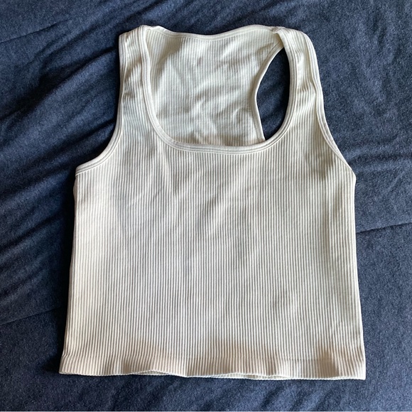 Tank top. Size M - Picture 2 of 2